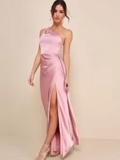 Robe de demoiselle d'honneur asymétrique à une épaule et à fente haute robe de bal sirène à fronces