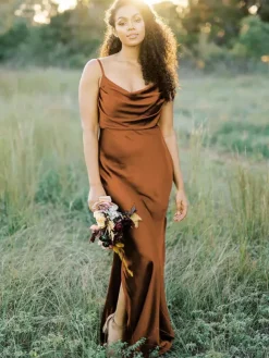 Robe de demoiselle d'honneur à bretelle col en coeur top plissé fendu à côté zip sur dos longuer au sol Robe de soirée