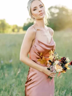 Robe de demoiselle d'honneur à bretelle col en coeur top plissé fendu à côté zip sur dos longuer au sol Robe de soirée