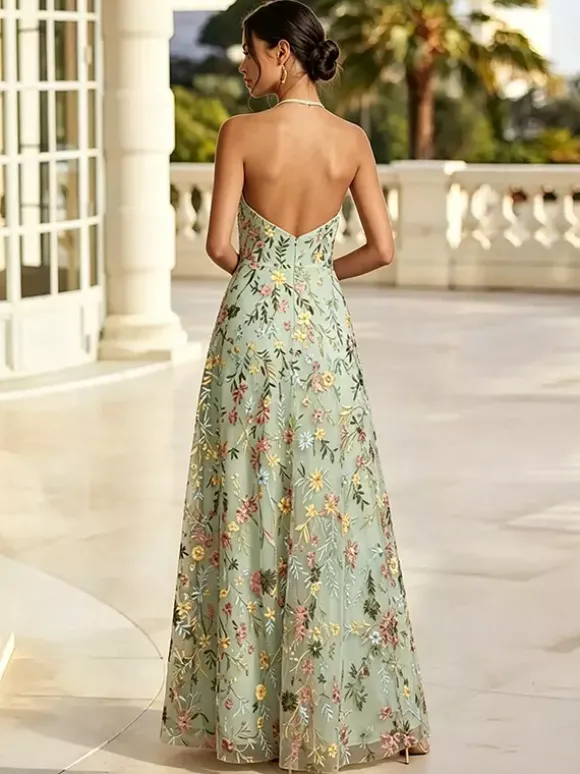 Robe de demoiselle d'honneur dos nu à broderies florales rose poudré coupe trapèze en tulle long robe de mariée longue en tulle.