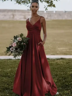 Robe de demoiselle d'honneur en satin de soie stretch à bretelle jupe fendue
