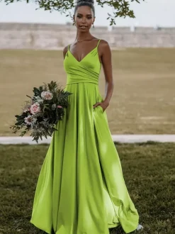 Robe de demoiselle d'honneur en satin de soie stretch à bretelle jupe fendue