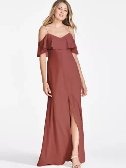 Robe de demoiselle d'honneur en mousseline de soie rose épaules dénudées robes longues fendues à volants
