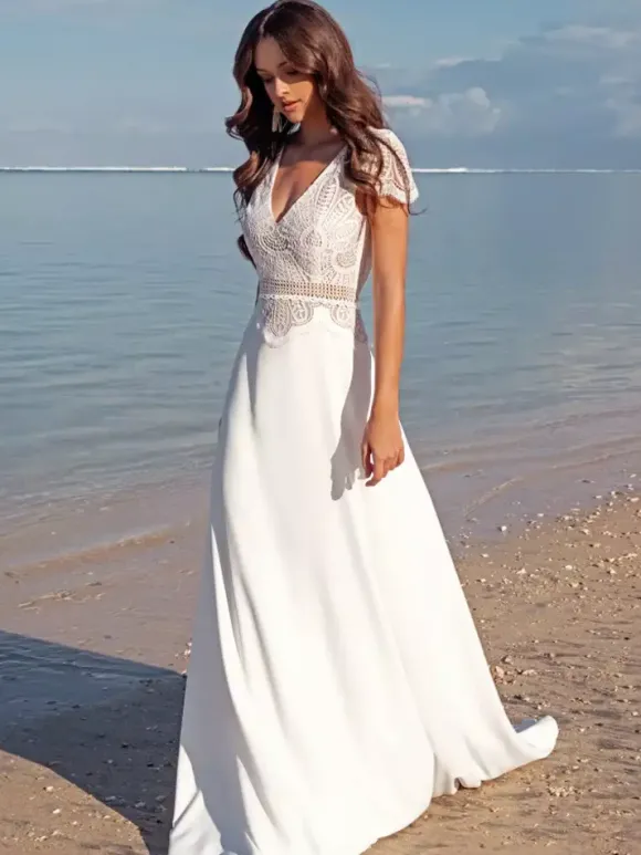 Robe de mariée bohème col V manche courte boutonné sur dos à petite traîne