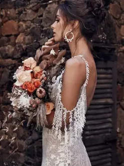 Robe de mariée bohémienne ivoire en dentelle à bretelle décolleté à traîne Robe de mariage