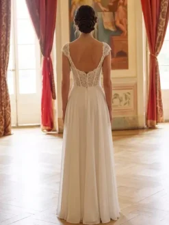 Robe de mariée civile trapèze décolleté c艙ur sans manches en dentelle style bohème