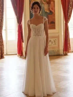 Robe de mariée civile trapèze décolleté c艙ur sans manches en dentelle style bohème