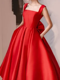 Robe de mariée courte blanche  col carré  sans manches  ligne a  longueur thé  personnalisation gratuite