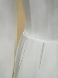 Robe de mariée courte col carré manches longues coupe trapèze