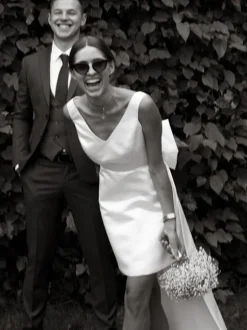 Robe de mariée courte col V sans manche noeud sur dos