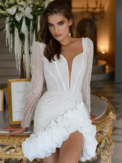 Robe de mariée courte décolleté court manches longues taille naturelle en dentelle