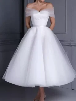 Robe de mariée courte décolleté en c艙ur sans manches coupe trapèze longueur thé