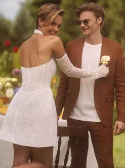 Robe de mariée courte décolleté en c艙ur manches 3/4 taille naturelle dentelle
