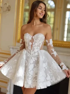 Robe de mariée courte mini décolleté en c艙ur manches mi-longues taille naturelle dentelle