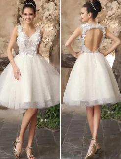 Robe de mariée courte robe de mariage tissu de pailletes décoré des fleur col v dos nu au genou