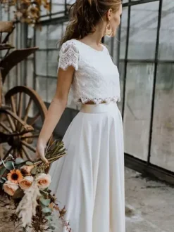 Robe de mariée deux pièces en crêpe stretch col rond longueur au sol fermeture éclair manches courtes