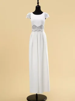 Robe de mariée deux pièces en dentelle découpée avec col bijou deux pièces longueur au sol fermeture éclair manches courtes longueur au sol ivoire