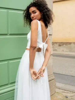Robe de mariée deux pièces en satin perles col en V longueur au sol lacets sans manches longueur au sol blanche