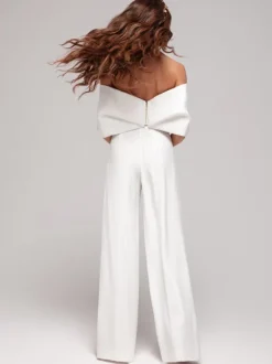 Robe de mariée deux pièces en tissu satiné  combinaison à col bateau  longueur au sol  fermeture éclair  sans manches  ivoire