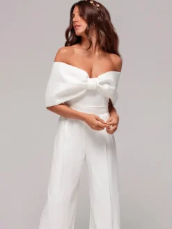 Robe de mariée deux pièces en tissu satiné  combinaison à col bateau  longueur au sol  fermeture éclair  sans manches  ivoire