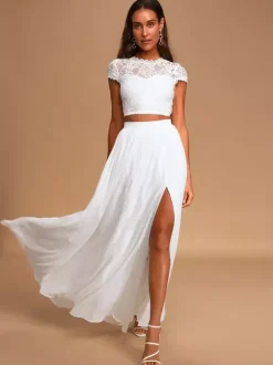 Robe de mariée deux pièces ivoire haut en dentelle col rond manche courte jupe en tulle