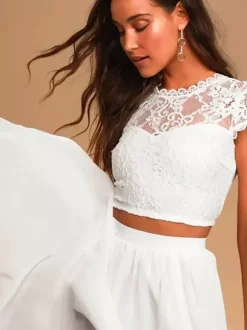 Robe de mariée deux pièces ivoire haut en dentelle col rond manche courte jupe en tulle