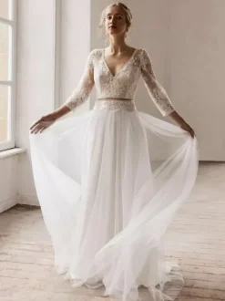 Robe de mariée en dentelle col V manche longue boutonné sur dos au sol