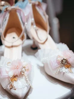 Robe de mariée Lolita Chaussures Lolita Fleurs roses Volants en dentelle Bout pointu Escarpins Lolita en satin