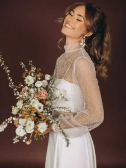 Robe de mariée 3 pièces pour la mariée en dentelle et mousseline col illusion fermeture éclair manches longues longueur au sol