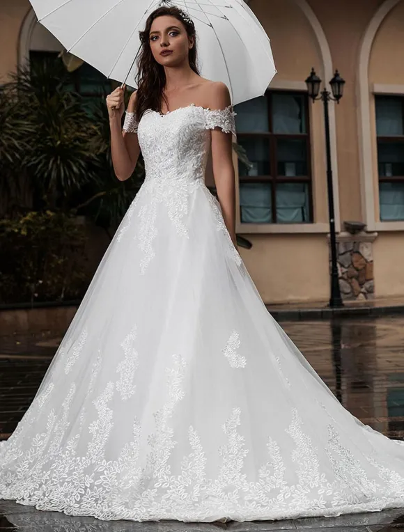 Robe de mariée princesse bustier hors de l'épaule laçage sur dos à grande traîne