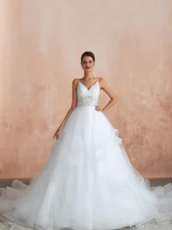 Robe de mariée princesse en dentelle col V laçage sur dos à traîne robe de mariage
