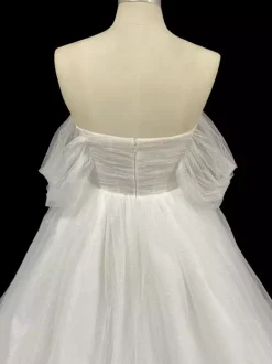 Robe de mariée princesse en dentelle à paillete bustier hors des épaules au sol