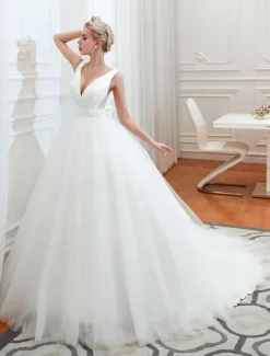 Robe de mariée princesse Robe mariage en tulle col V à grande traîne