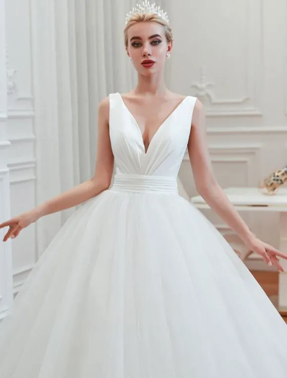Robe de mariée princesse Robe mariage en tulle col V à grande traîne