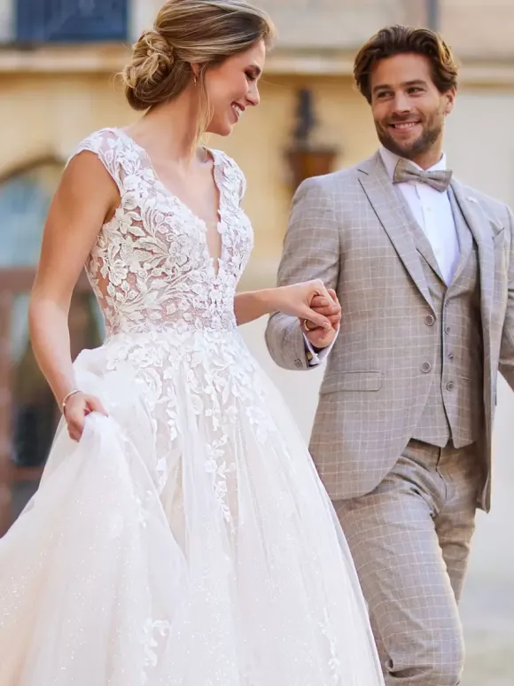 Robe de mariée robe de bal ligne a avec traîne col en V manches courtes taille naturelle dentelle robes de mariée en dentelle