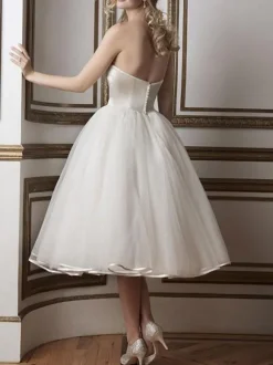 Robe de mariée robe de mariage courte bustier boutonné sur dos