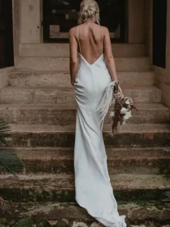 Robe de mariée simple blanche en satin col V décolleté longueur au sol Robe de mariage