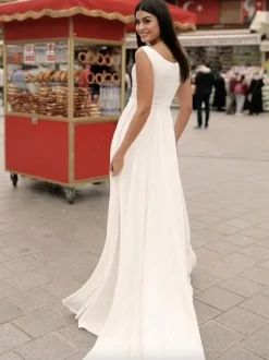Robe de mariée simple col carré sans manche zip sur dos à petite traîne