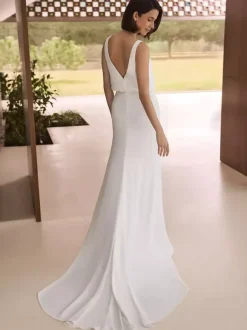 Robe de mariée simple en mousseline col en V sans manches plissée style sirène