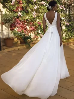 Robe de mariée simple en mousseline de soie col en V sans manches ceinture robes de mariée trapèze