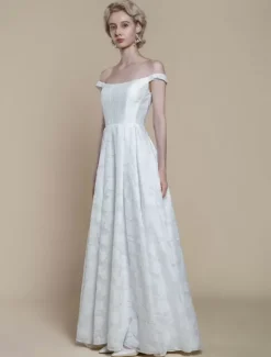 Robe de mariée simple en polyester à col bateau et fleurs en forme de A
