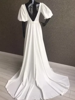 Robe de mariée simple en satin col carré manches courtes ceinture coupe trapèze
