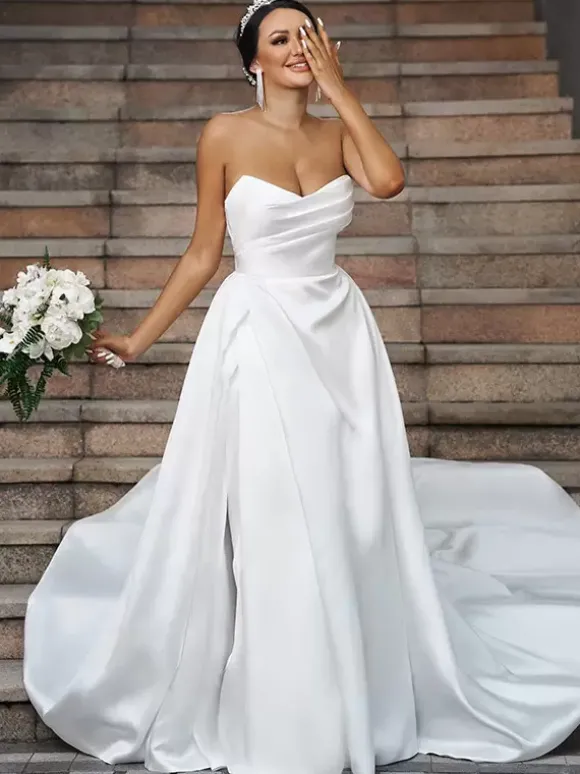 Robe de mariée simple en tissu satiné col en c艙ur sans manches ligne a