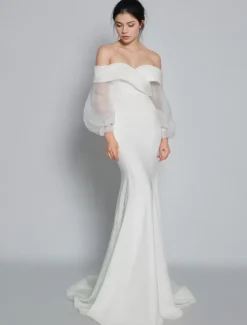 Robe de mariée simple hors de l'épaule manche longue zip sur dos au sol
