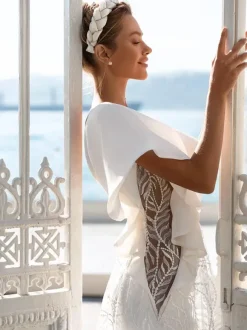Robe de Mariée Simple Ivoire  sans manches Cou translucide Tissu de satin Robes de mariée