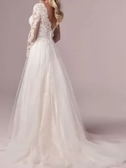 Robe de mariée simple robe de mariage en dentelle col V manche longue transparente décolleté à traîne