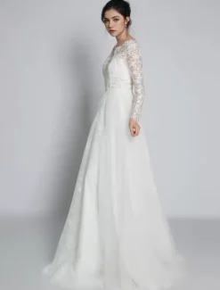 Robe de mariée simple robe de mariage en dentelle col V manche longue transparente décolleté à traîne