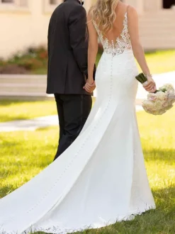Robe de mariée simple robe de mariage col V boutonné sur dos à traîne courte