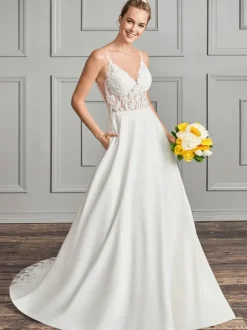Robe de mariée simple top en dentelle jupe en satin à traîne col V à bretelle boutonné sur dos