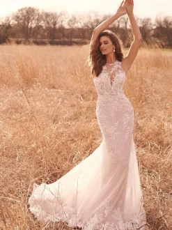 Robe de mariée sirène en dentelle col rond boutonné sur dos à traîne